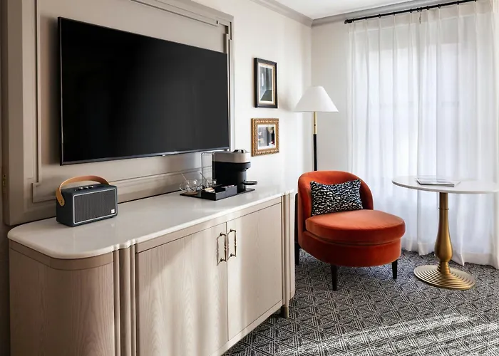 The Talbott, Autograph Collection Hotel 4*